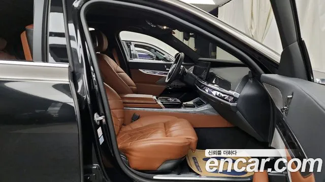 BMW 7-Series 7 серия (G70) 740i xDrive M Sport — Фото автомобиля 11