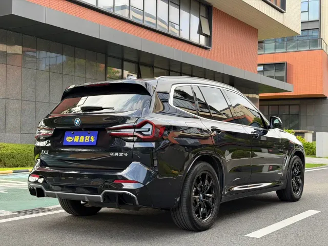 BMW iX3 — Фото автомобиля 7