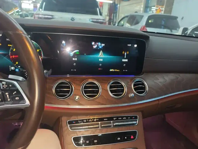 Mercedes-Benz E-Class — Фото автомобиля 12
