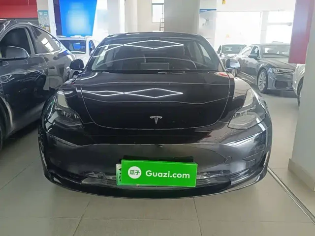 Tesla Model 3 — Фото автомобиля 2