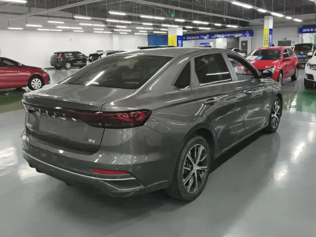Geely Emgrand — Фото автомобиля 3