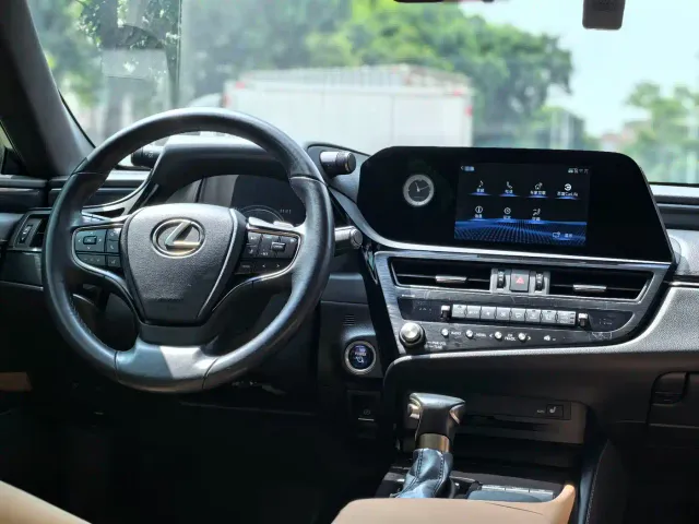 Lexus ES — Фото автомобиля 10