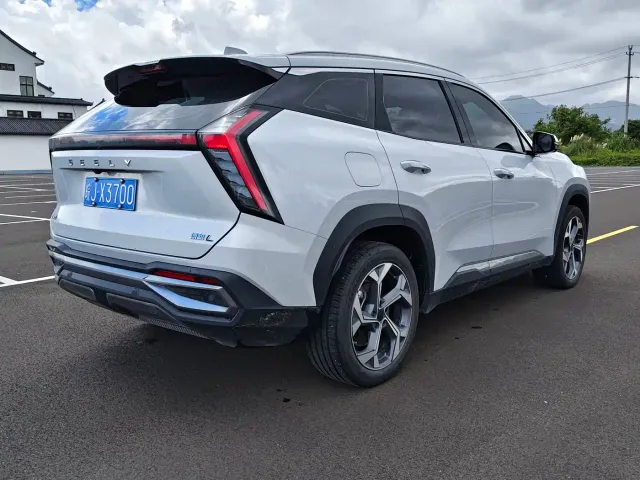 Geely Boyue L — Фото автомобиля 16