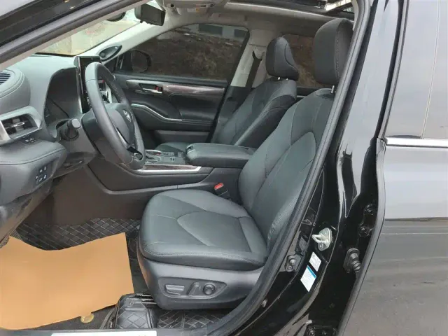 Toyota Highlander — Фото автомобиля 10