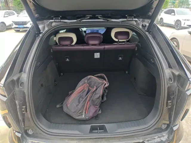 Mazda EZ-60 — Фото автомобиля 18