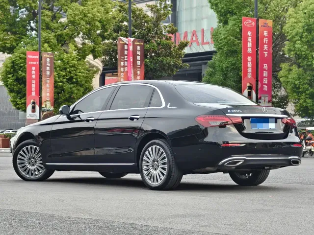 Mercedes-Benz E-Class — Фото автомобиля 4