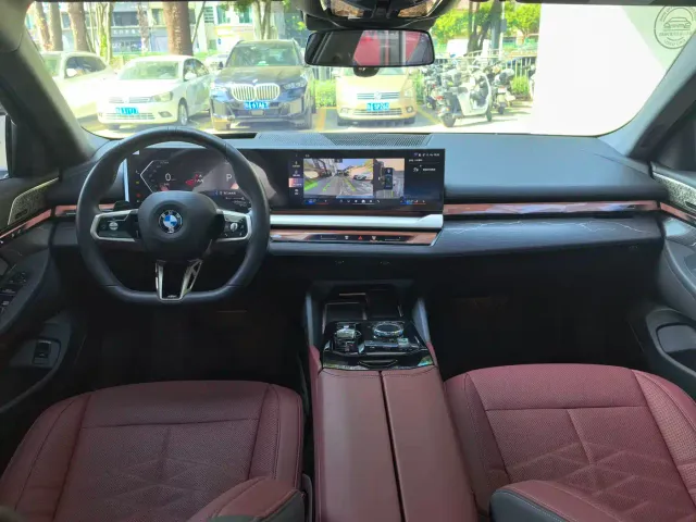 BMW 5 Series — Фото автомобиля 19