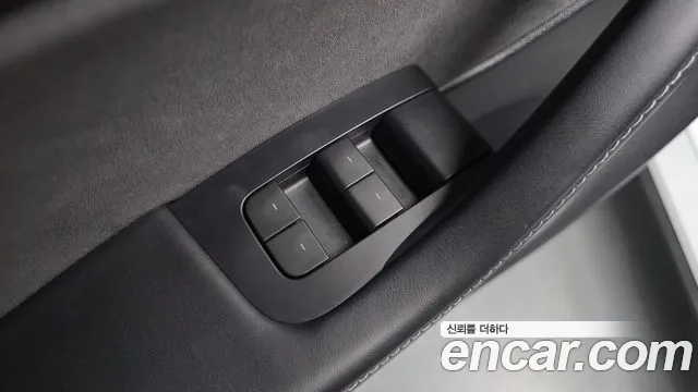 Tesla Model Y — Фото автомобиля 26