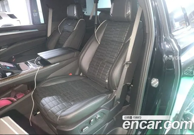 Cadillac Escalade — Фото автомобиля 7