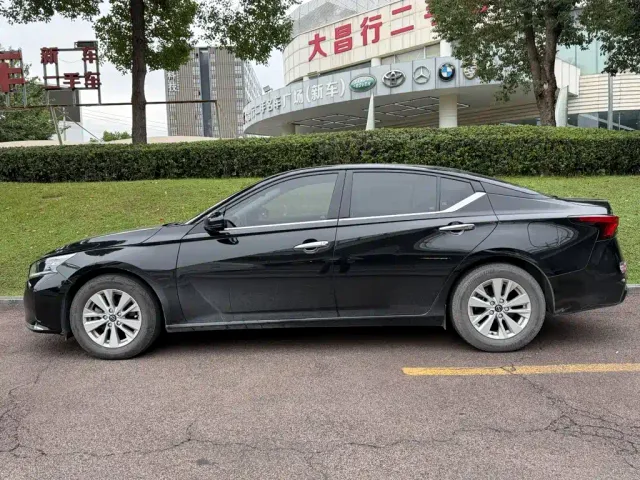 Nissan Teana — Фото автомобиля 3