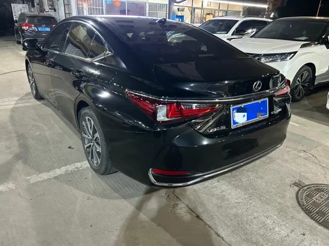 Lexus ES — Фото автомобиля 3