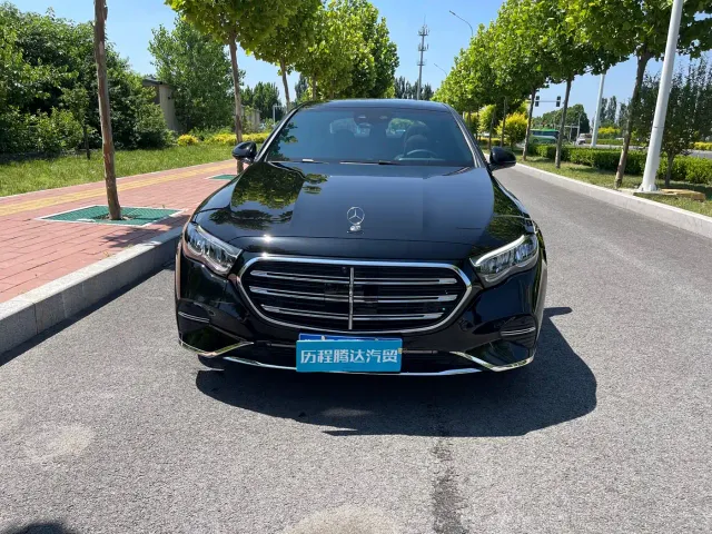Mercedes-Benz E-Class — Фото автомобиля 2