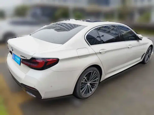 BMW 5 Series — Фото автомобиля 5