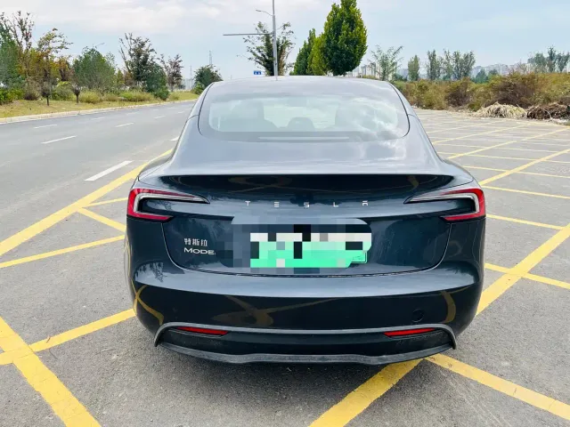 Tesla Model 3 — Фото автомобиля 8
