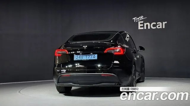 Tesla Model Y — Фото автомобиля 2