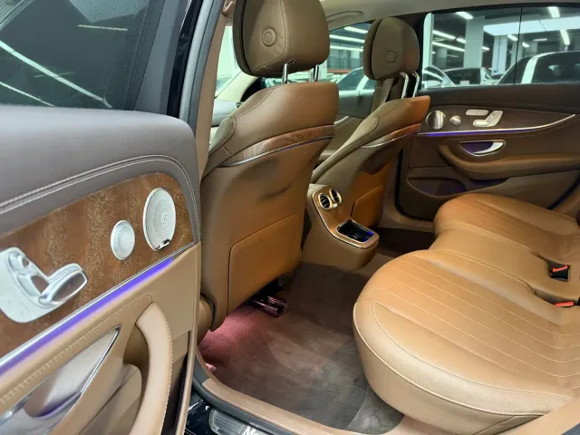 Mercedes-Benz E-Class — Фото автомобиля 10
