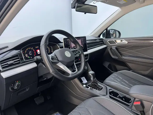 Volkswagen Tiguan L — Фото автомобиля 24