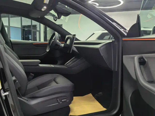 Tesla Model Y — Фото автомобиля 10