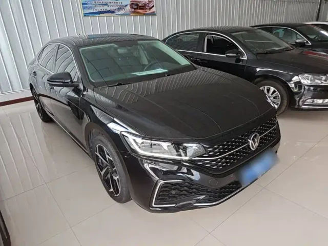 Volkswagen Passat — Фото автомобиля 3