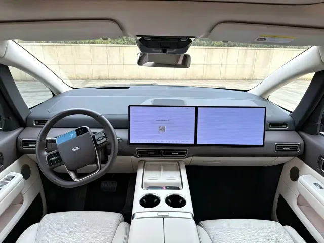 Li Auto MEGA — Фото автомобиля 5