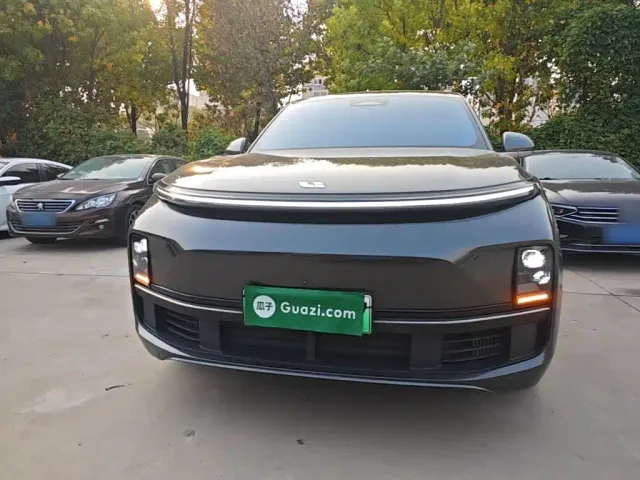 Li Auto L8 — Фото автомобиля 2