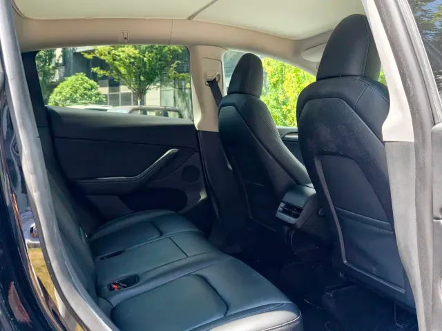 Tesla Model Y — Фото автомобиля 14
