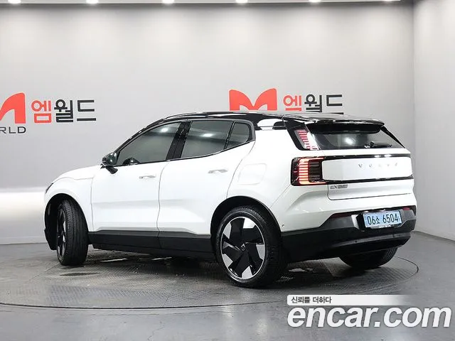 Вольво EX30 — Фото автомобиля 2