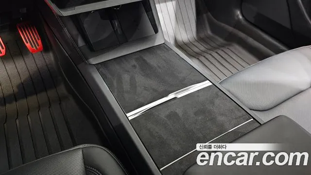 Tesla Model 3 — Фото автомобиля 30