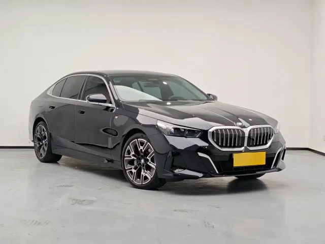 BMW 5 Series — Фото автомобиля 6