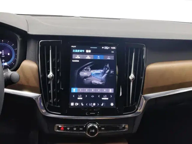 Volvo S90 — Фото автомобиля 13