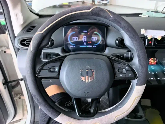 Leapmotor T03 — Фото автомобиля 10