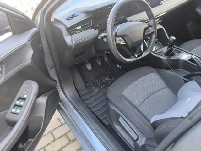 Roewe i5 — Фото автомобиля 15