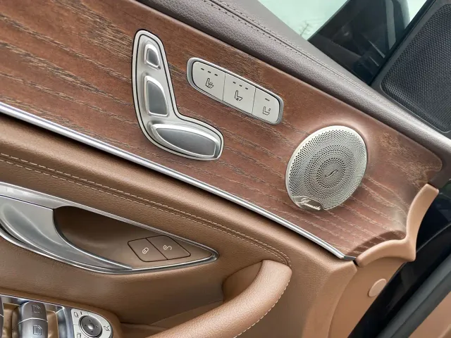 Mercedes-Benz E-Class — Фото автомобиля 6
