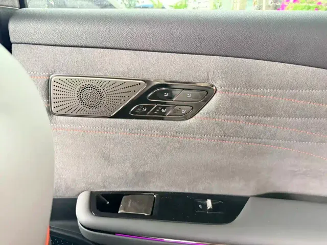 Geely Galaxy E8 — Фото автомобиля 6