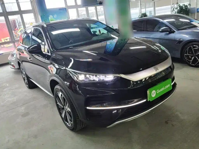 BYD Tang — Фото автомобиля 3
