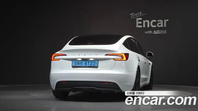 Tesla Model 3 — Фото автомобиля 4