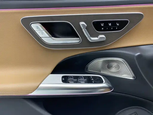 Mercedes-Benz E-Class — Фото автомобиля 25