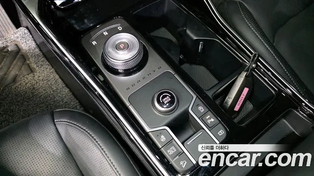Kia Sorento Новый Sorento 4 поколение Бензин 2.5T 2WD — Фото автомобиля 8