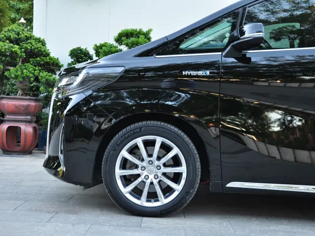 Toyota Alphard — Фото автомобиля 4