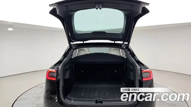 Tesla Model Y — Фото автомобиля 20