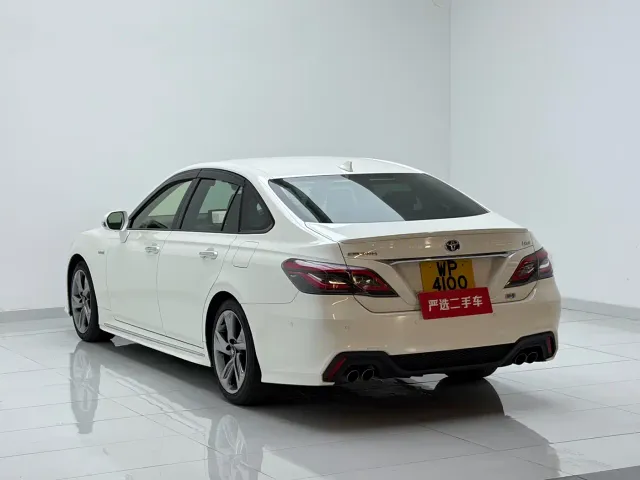 Toyota Crown — Фото автомобиля 14