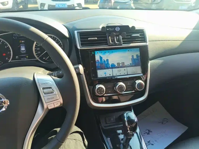 Nissan Tiida — Фото автомобиля 12