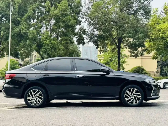 Volkswagen Lavida — Фото автомобиля 17