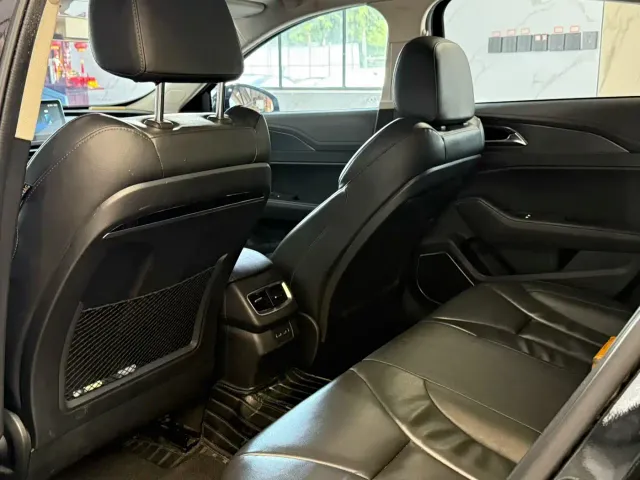 Hongqi H5 — Фото автомобиля 3