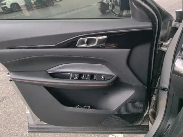 Changan Z6 — Фото автомобиля 7