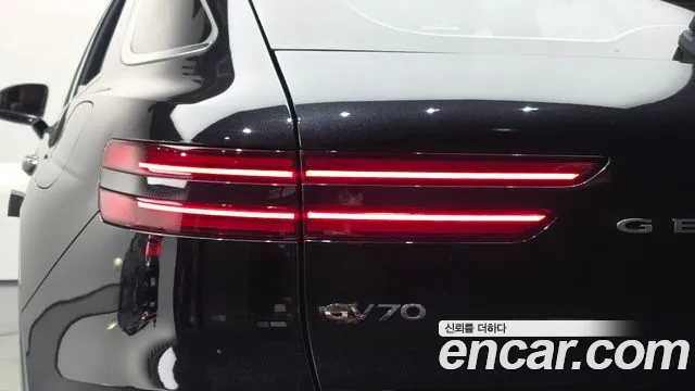 Genesis GV70 — Фото автомобиля 8