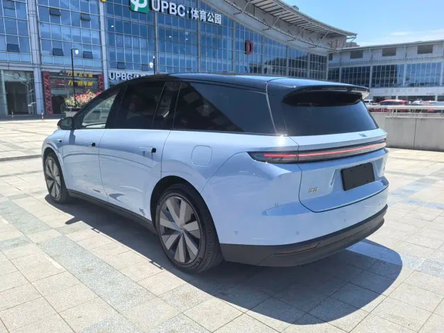 Li Auto i8 — Фото автомобиля 11