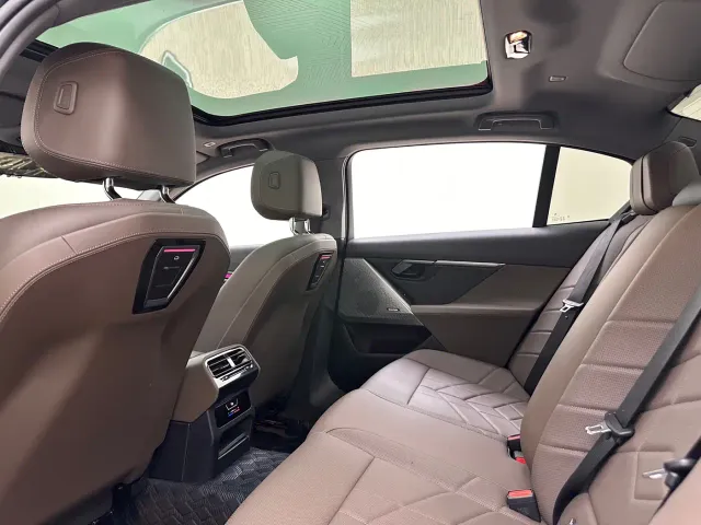 BMW 5 Series — Фото автомобиля 18
