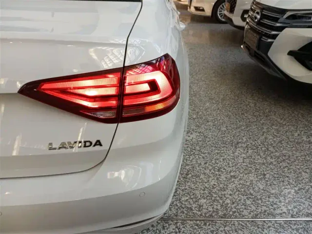 Volkswagen Lavida — Фото автомобиля 23