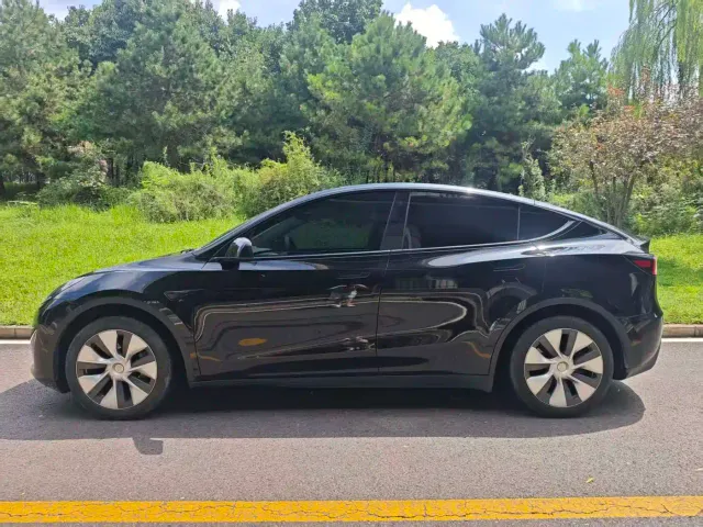 Tesla Model Y — Фото автомобиля 5